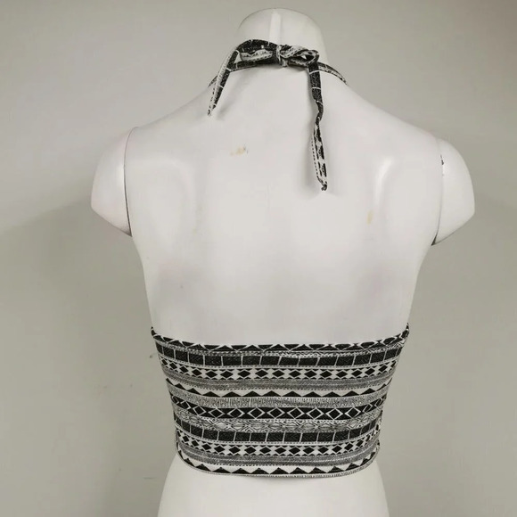 Aeropostale Black and White Patterned Crop Top - Picture 2 of 3